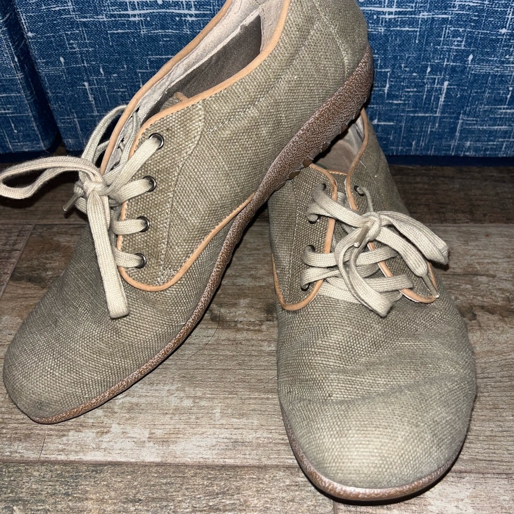 Naot Women's Olive Canvas Loafers